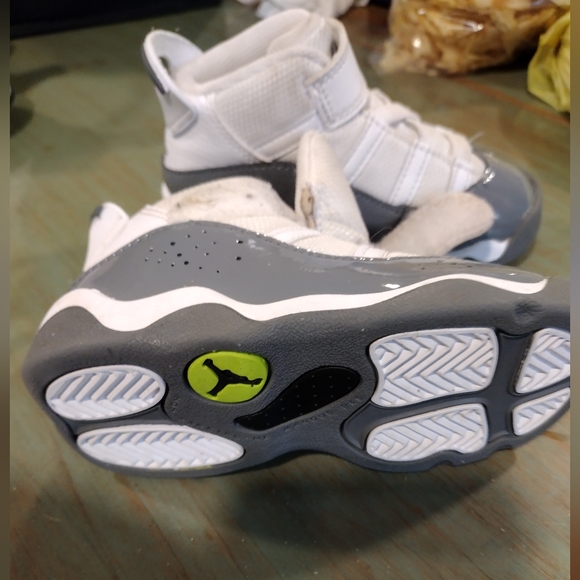 Boy's Jordans sneakers with Velcro ties, size 7C, gray and white. - Picture 9 of 10